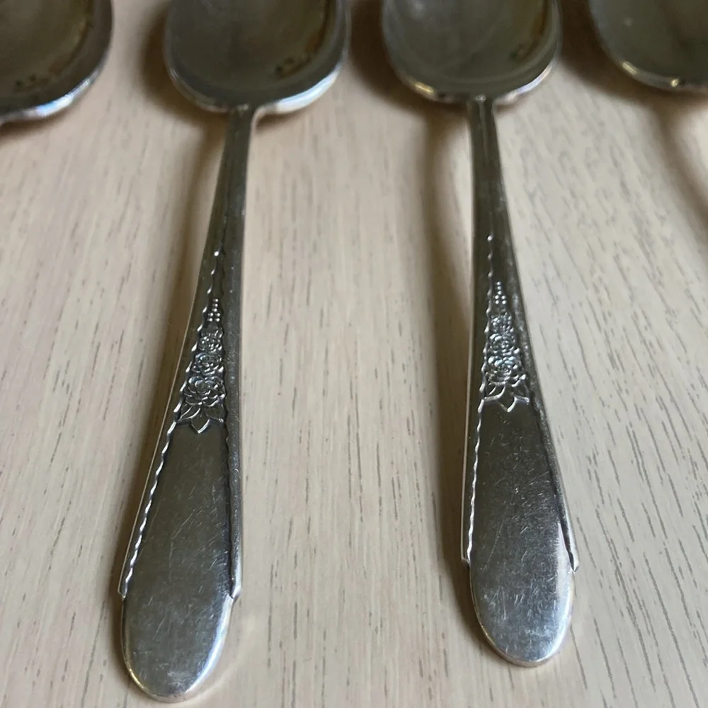 Vintage Set of 8 Silver Plates Spoons WM. ROGERS & SON IS, GARDENIA Pattern 1941